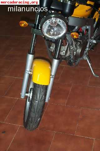 Hyosung comet 125 - 1.200 €