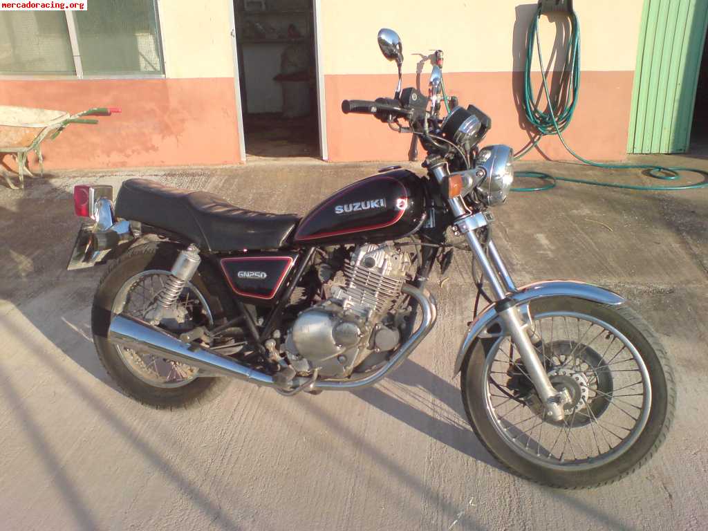 Suzuki gn 250cc    800€   o cambio por algo que interese.