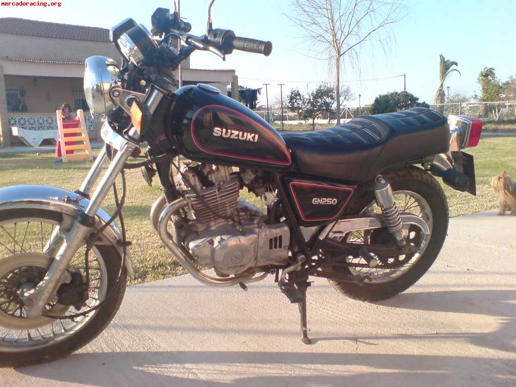 Suzuki gn 250cc    800€   o cambio por algo que interese.