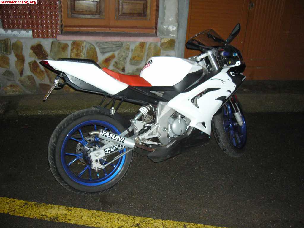 Se vende aprilia racing 50cc año 2006