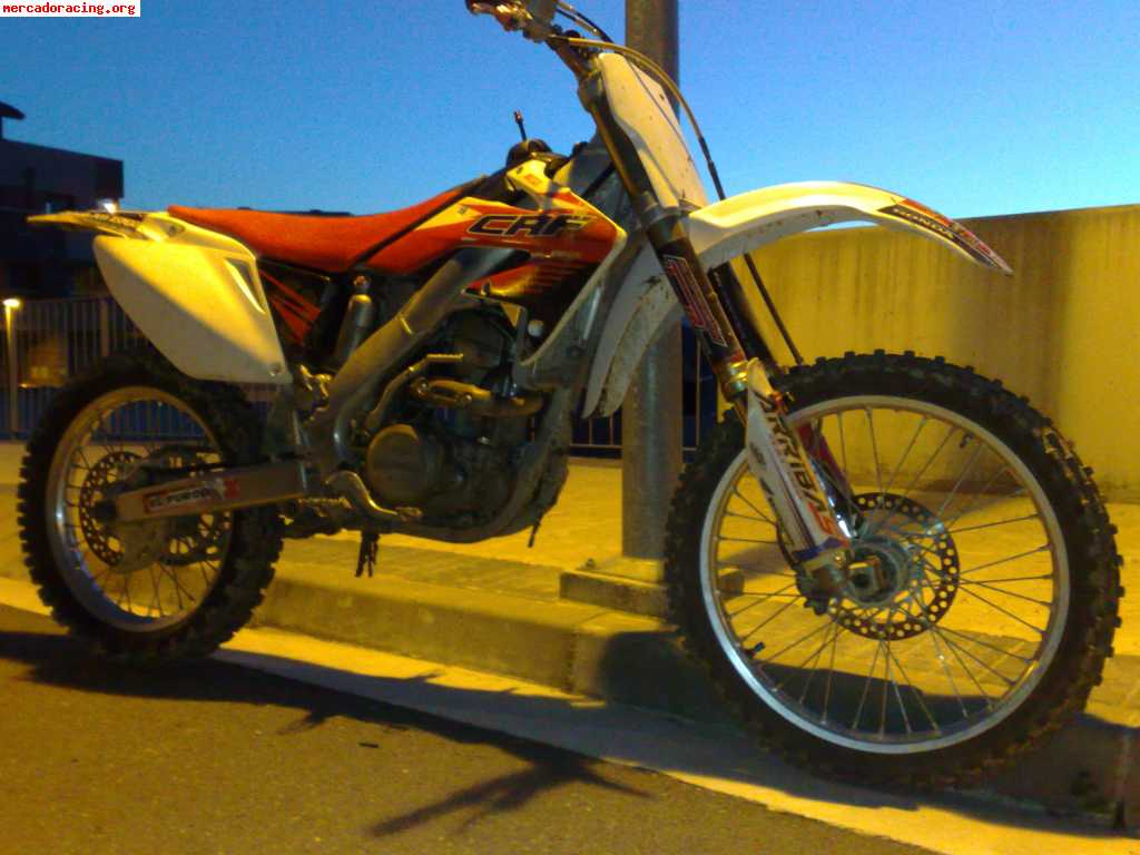 Se vende o cambia honda crf 250cc 4t(2007)