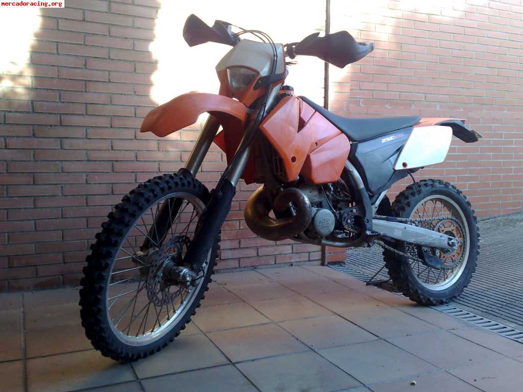 Se cambian motos de enduro por kartcross