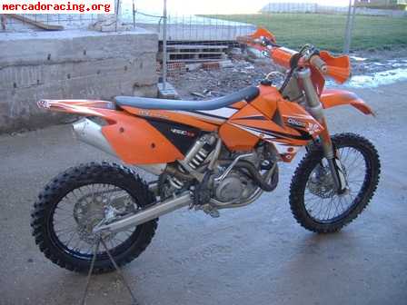 Ktm 450 sxf del 2004.