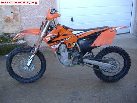 Ktm 450 sxf del 2004.