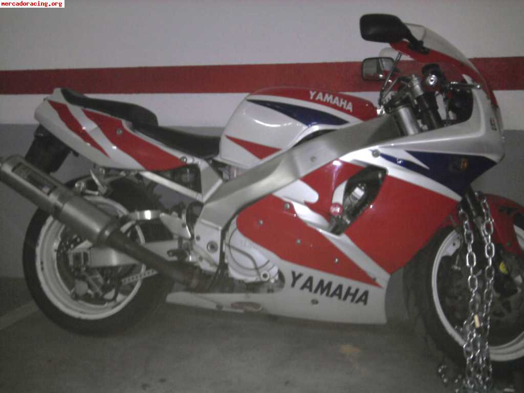 Se vende o cambia yamaha yzf750r