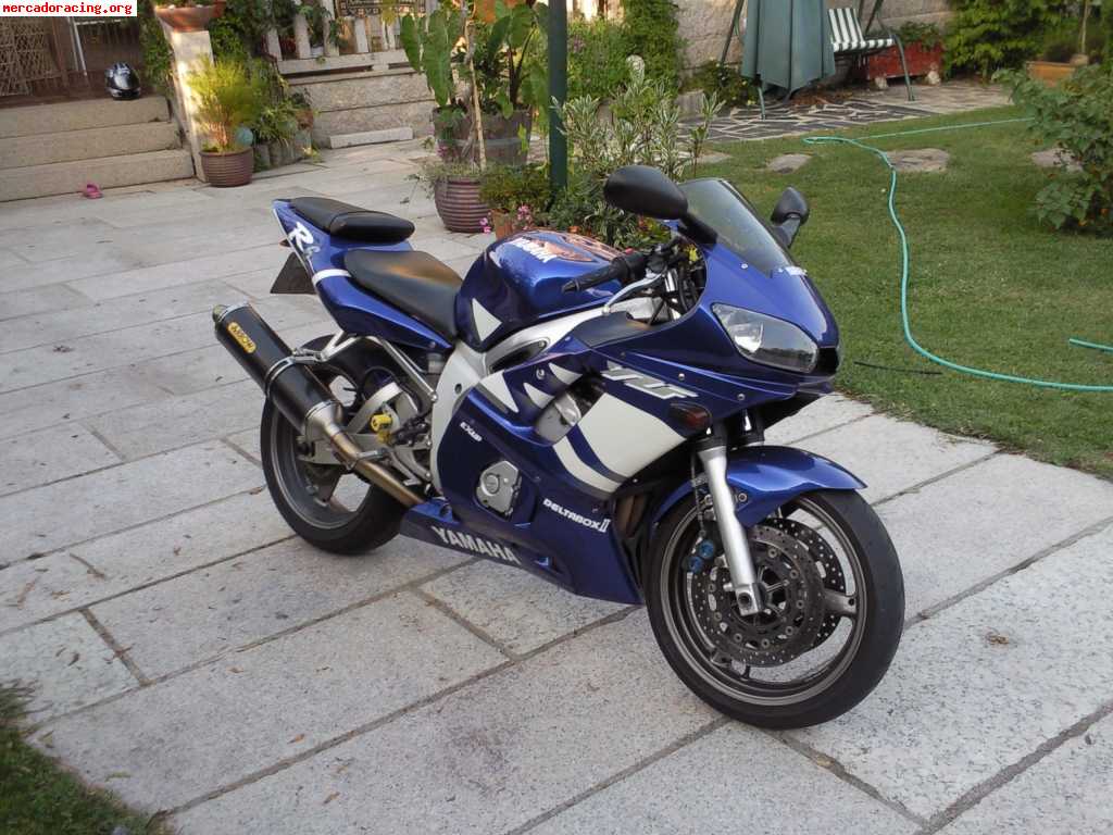 Se vende  yamaha r6 limitada en papeles 3500