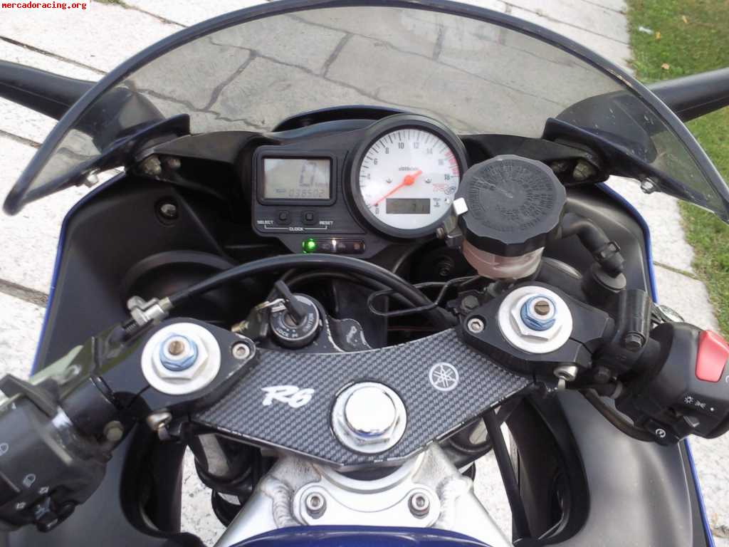 Se vende  yamaha r6 limitada en papeles 3500