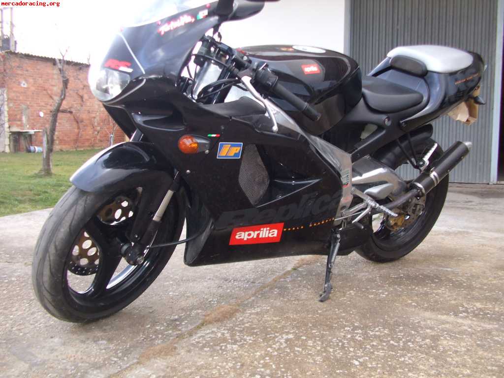 Vendo o cambio por coche aprilia rs 125 98 valentino rossi