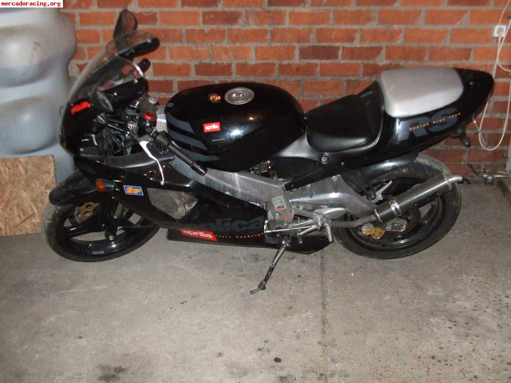 Vendo o cambio por coche aprilia rs 125 98 valentino rossi