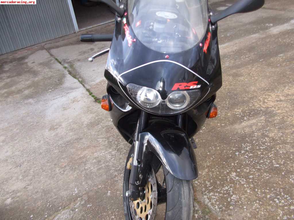 Vendo o cambio por coche aprilia rs 125 98 valentino rossi