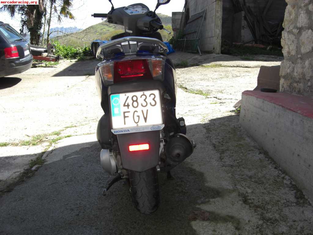 Honda dylan 150cc como nueva 1600 euros 627674867