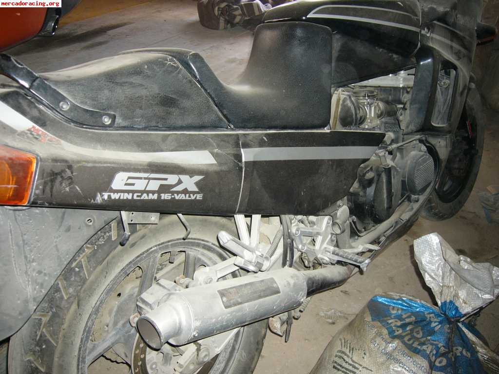 Kawasaki gpx 600..precio 250 e