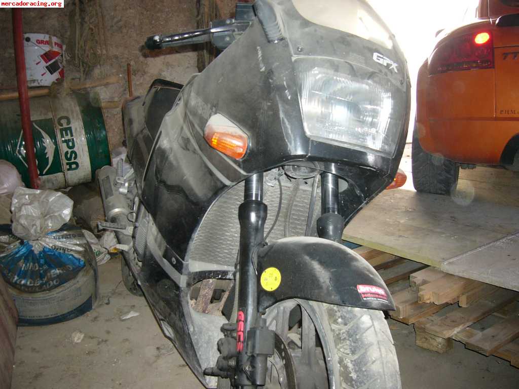 Kawasaki gpx 600..precio 250 e