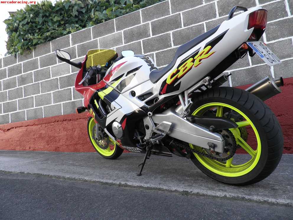 Cbr 600f---------3000€