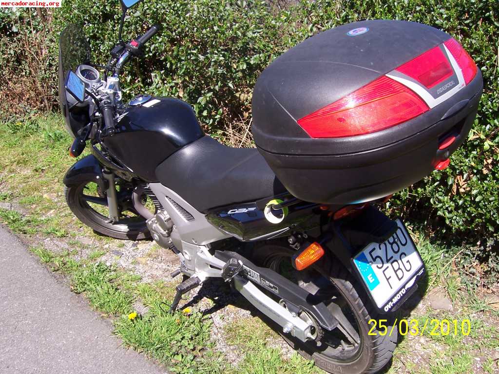 Honda cbf-250 negra 2900 km por 2000 euros