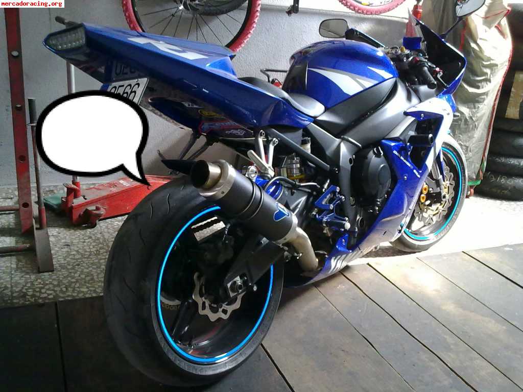 Se vende    moto yamaha r1