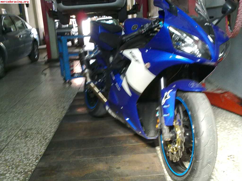 Se vende    moto yamaha r1