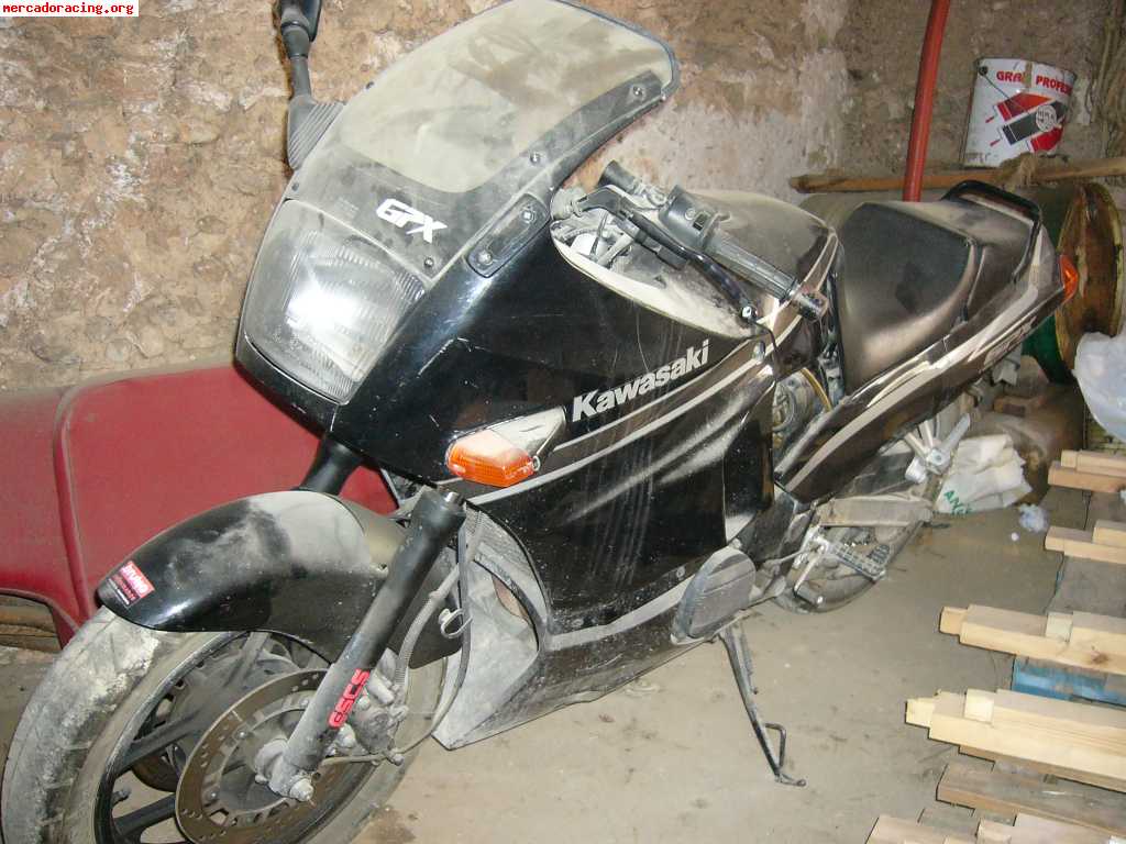 Kawasaki gpx 600..precio 250 e