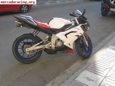 Se vende o cambia aprilia rs 50 modelo actual solo 6000 km