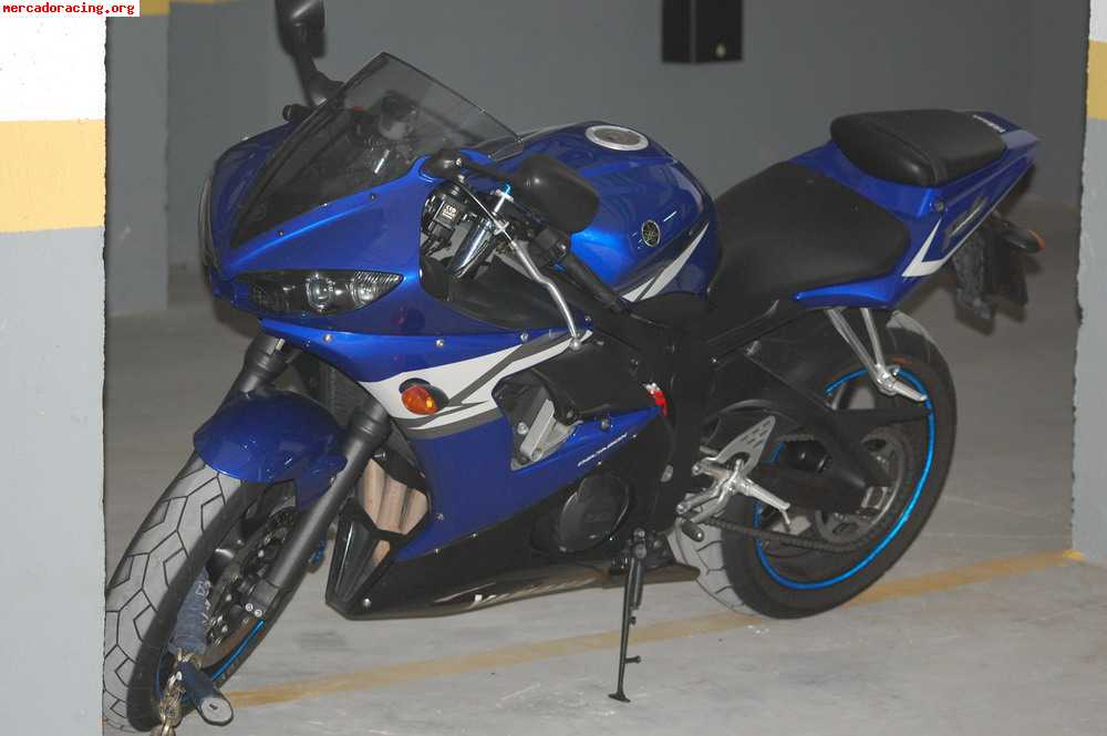 Se vende o cambia r6 04