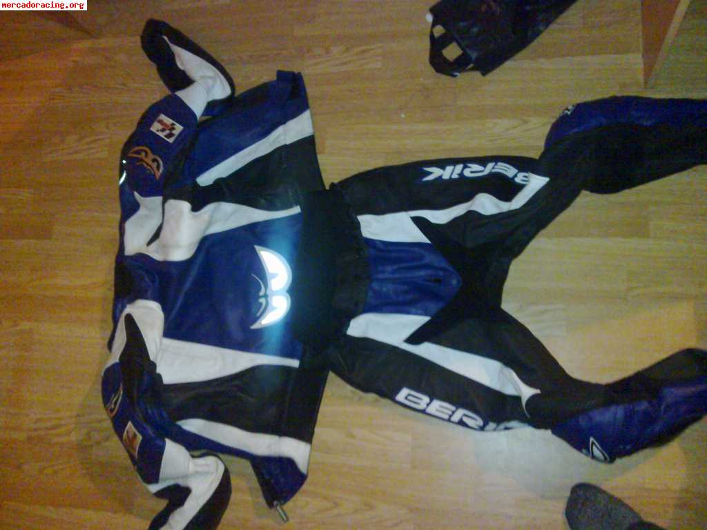 Se vende traje dainese de moto de carretera esta nuevo usado