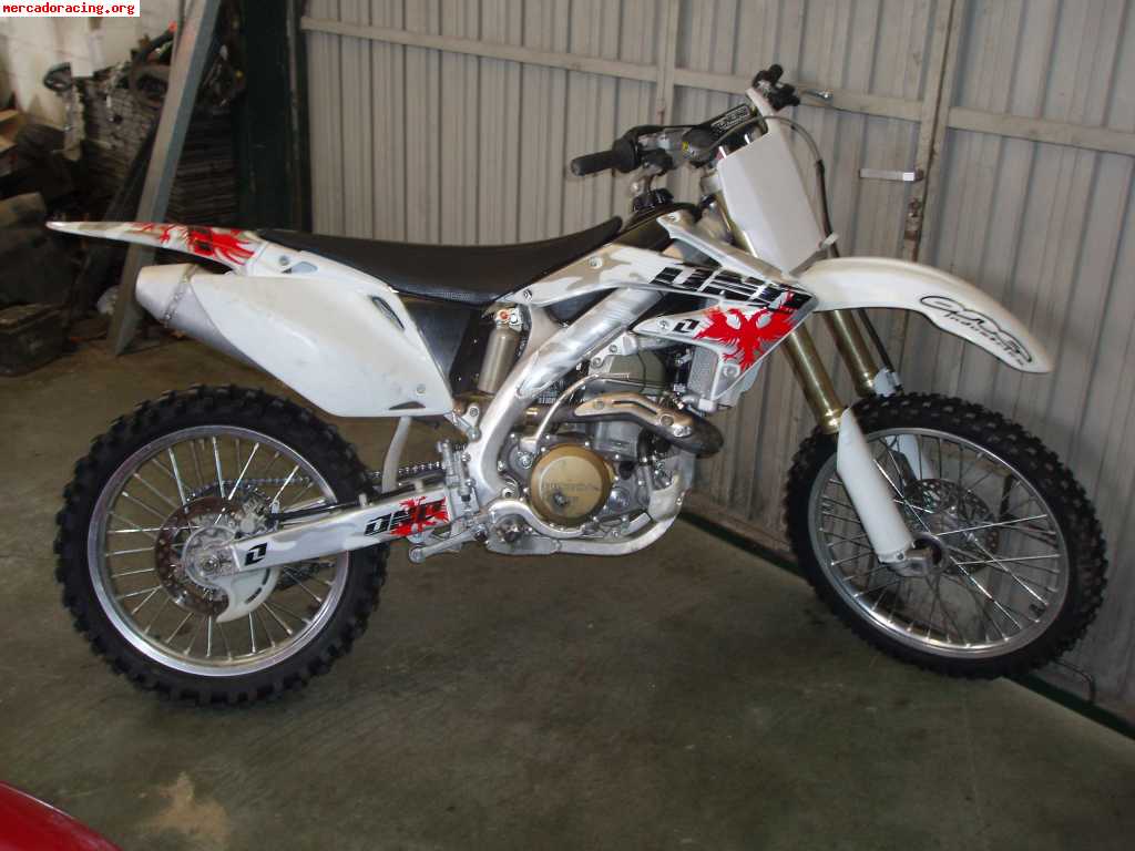 Se vende o se cambia honda crf 450 del 2006 perfecta 