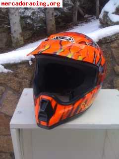 Se vende casco de motocross -- > 25 € muy poco uso