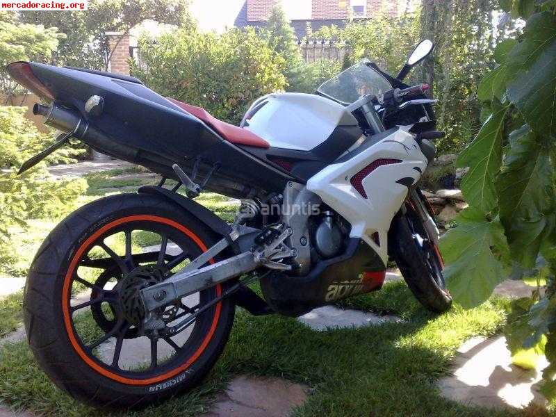 Se vende aprilia rs 50(el último modelo) solo 6000km y barat