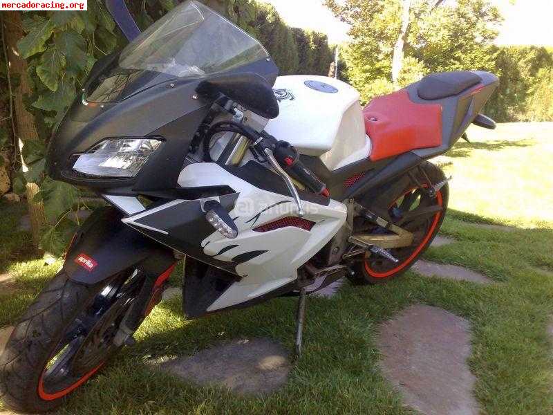 Se vende aprilia rs 50(el último modelo) solo 6000km y barat