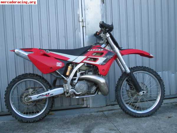 Se vende o canbia moto de cross 250cc 2t
