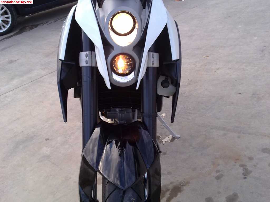 Vendo o cambio por coche ktm duke 690 white edition 6000kms