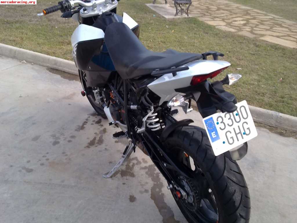 Vendo o cambio por coche ktm duke 690 white edition 6000kms