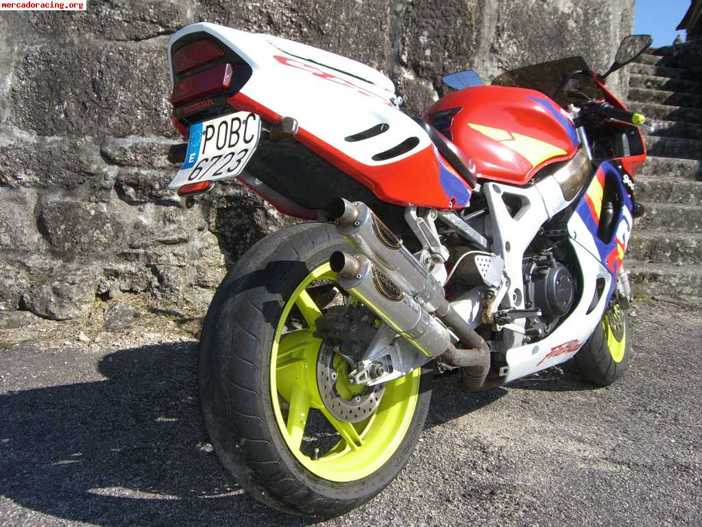 Se vende cbr900rr