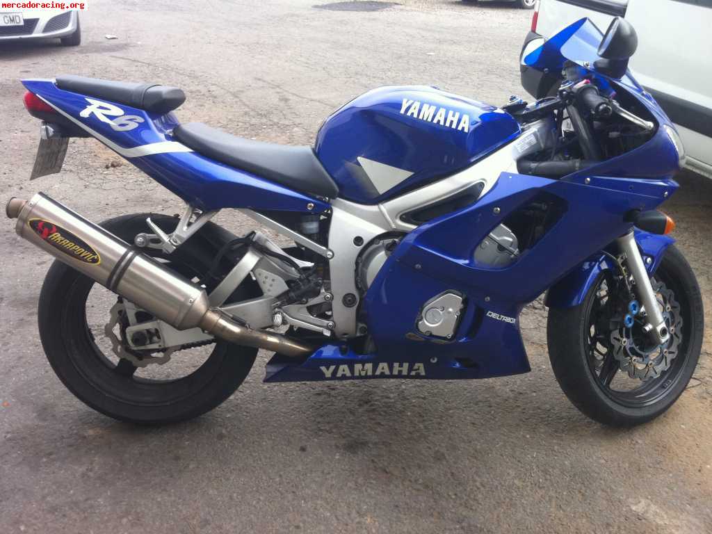 Vendo yamaha yzf r6 azul. 