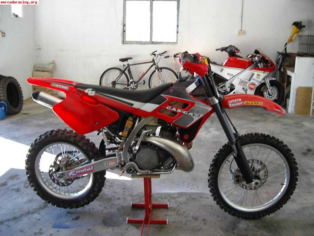 Vendo gasgas enduro ec250 matriculada (1700 euros)