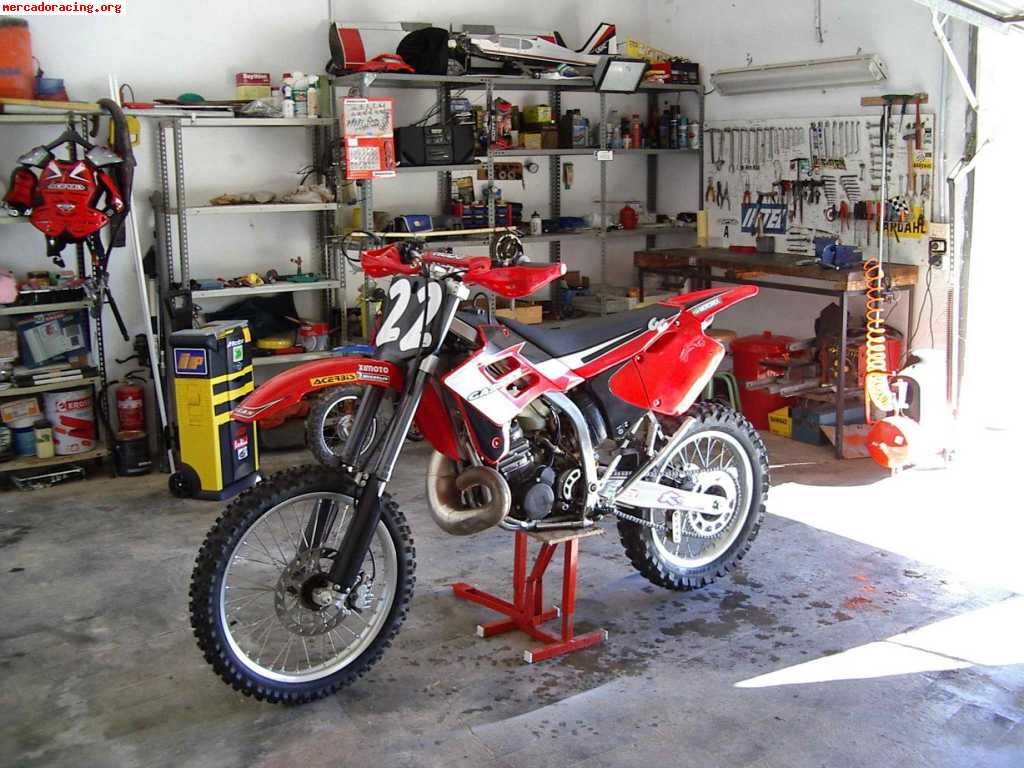 Vendo gasgas enduro ec250 matriculada (1700 euros)