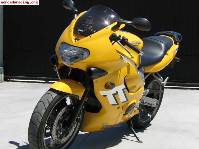 Triumph tt 600 carretera