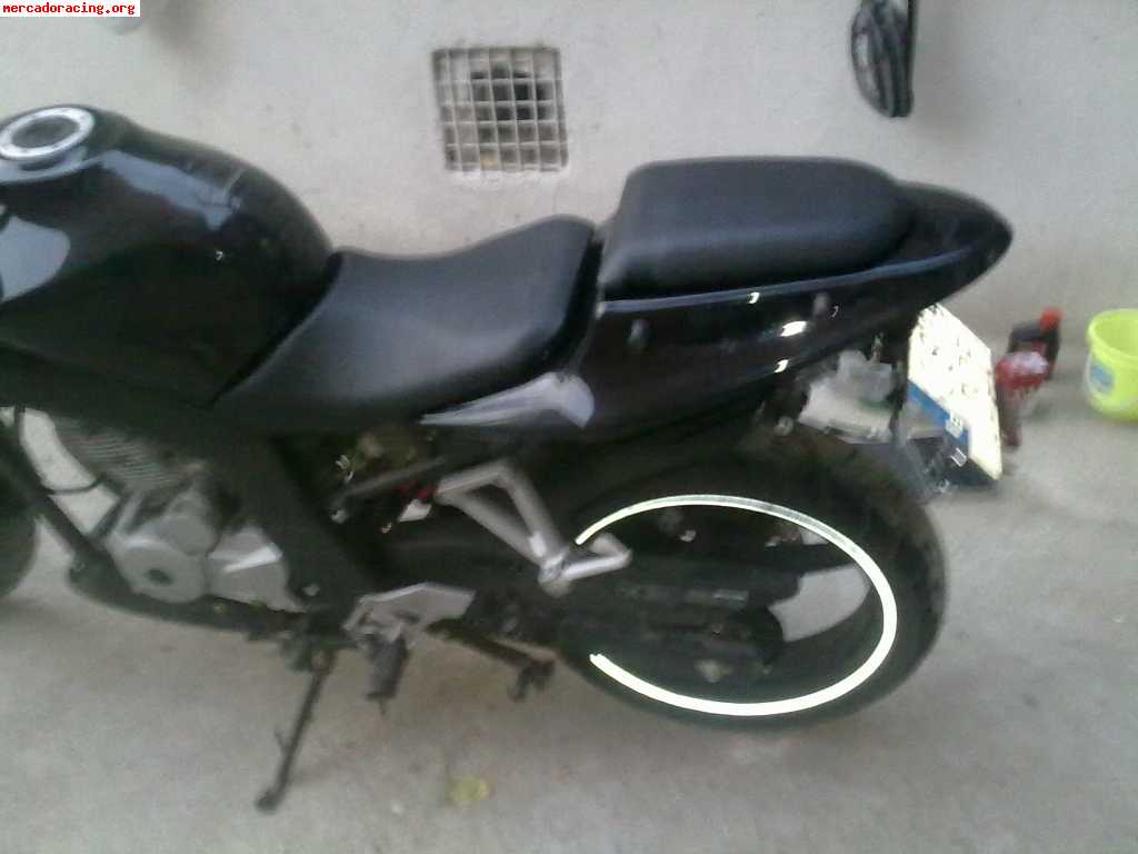 Daelim roadwin 125 con muxos extras