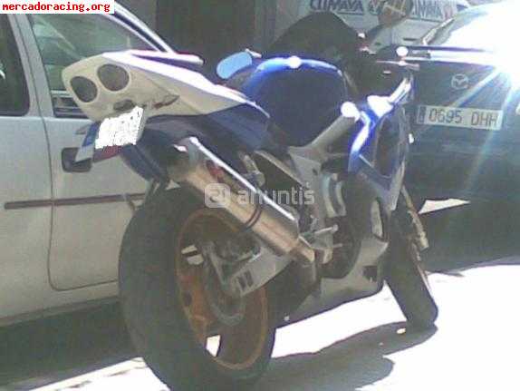 Se vende yamaha yzf r6  modelo 98-2002