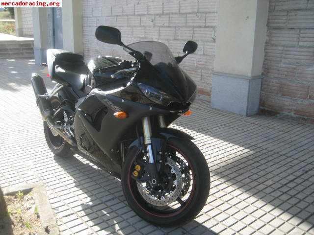 Vendo o cambio r6 flamante por coche de calle.