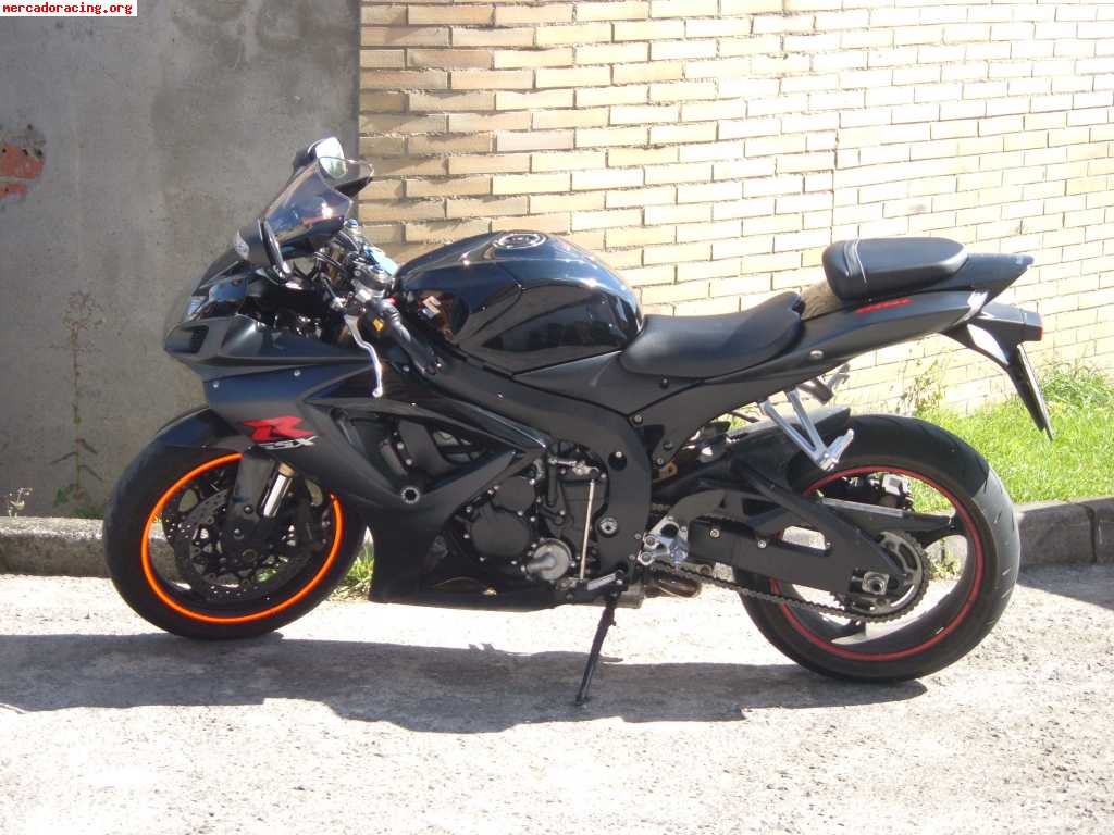 Se vende suzuki gsxr 600 black edition (edición carbono) 06/