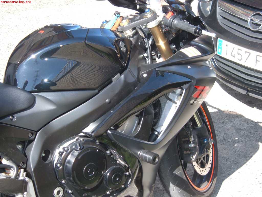 Se vende suzuki gsxr 600 black edition (edición carbono) 06/