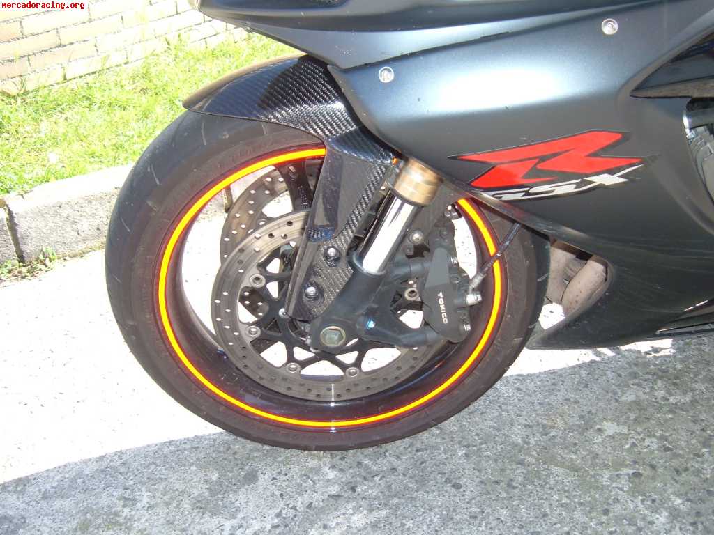 Se vende suzuki gsxr 600 black edition (edición carbono) 06/