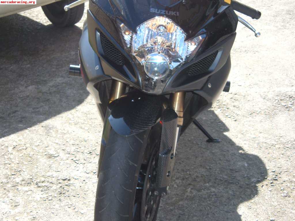 Se vende suzuki gsxr 600 black edition (edición carbono) 06/