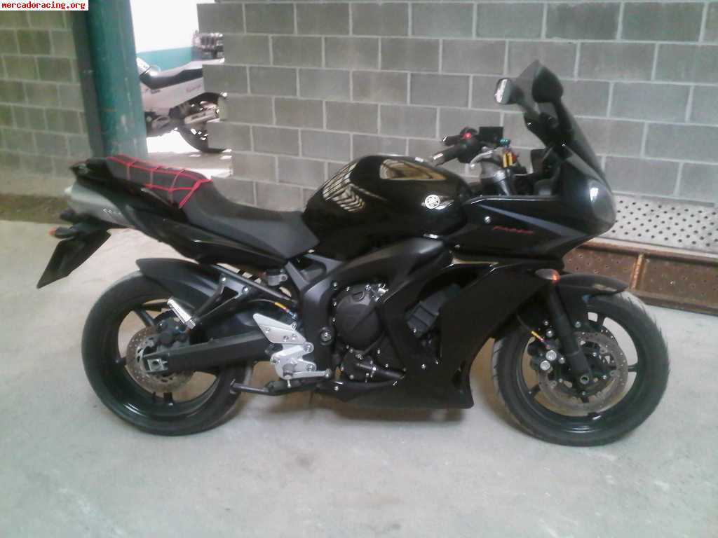 Se vende yamaha fazer como nueva