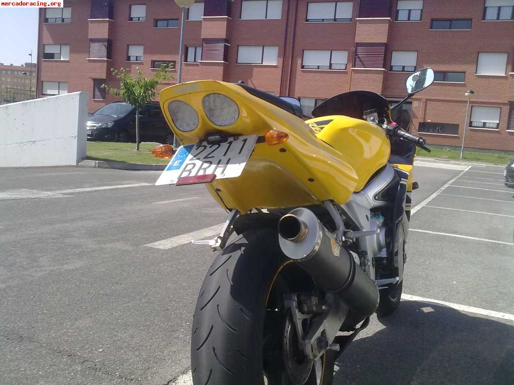 Se vende o se cambia yamaha r6 2001 