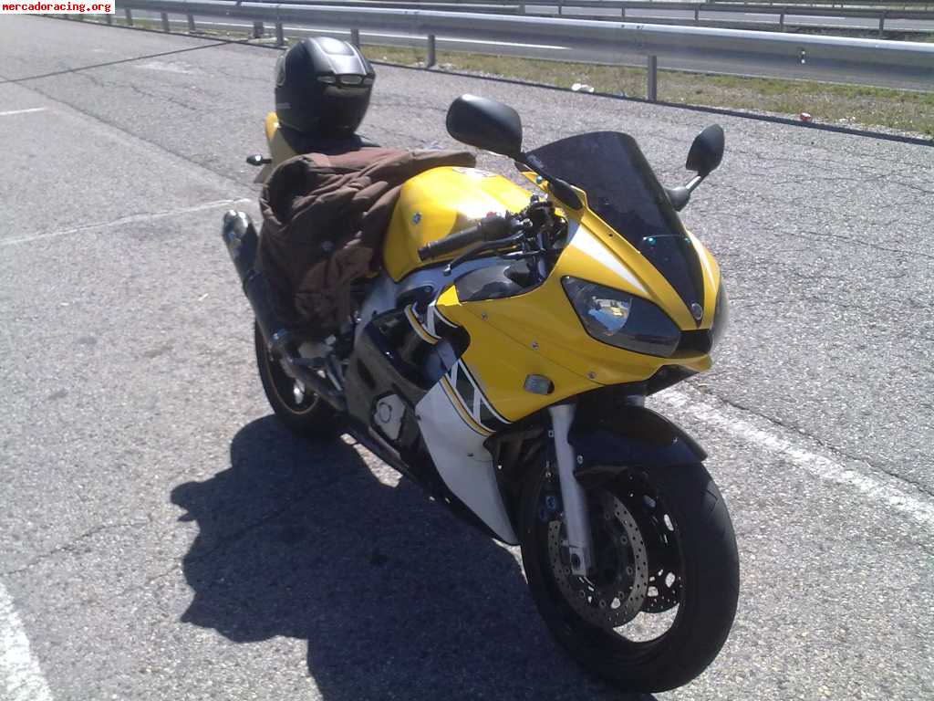 Se vende o se cambia yamaha r6 2001 