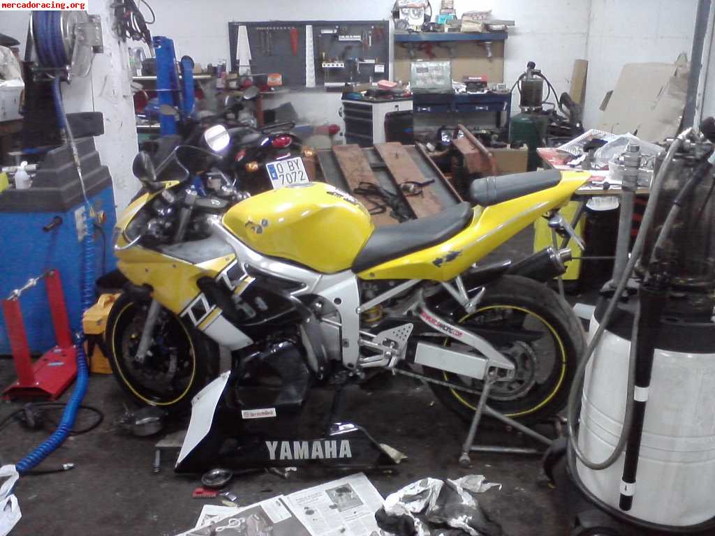 Se vende o se cambia yamaha r6 2001 