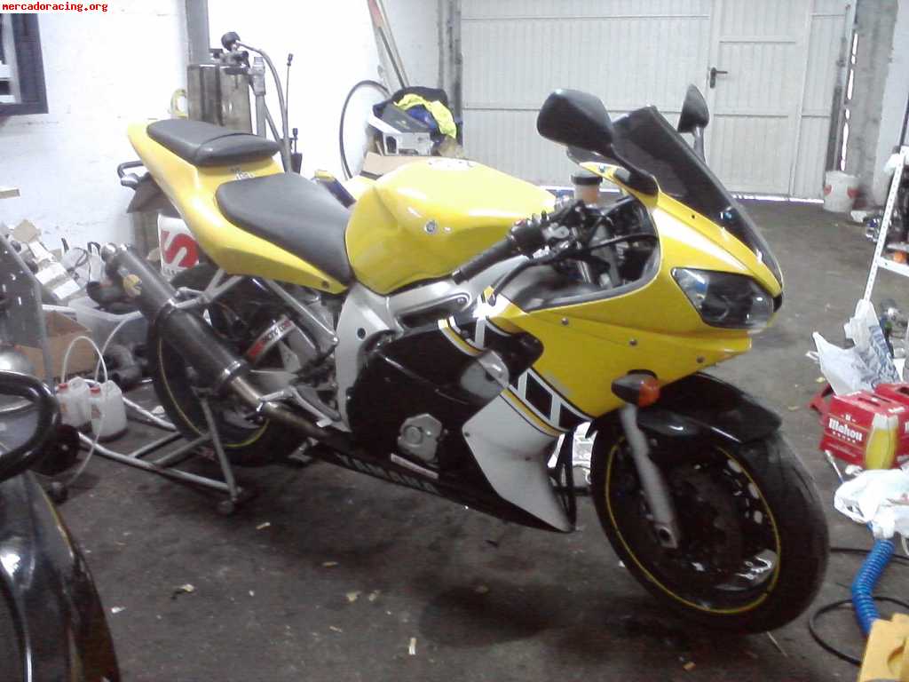 Se vende o se cambia yamaha r6 2001 