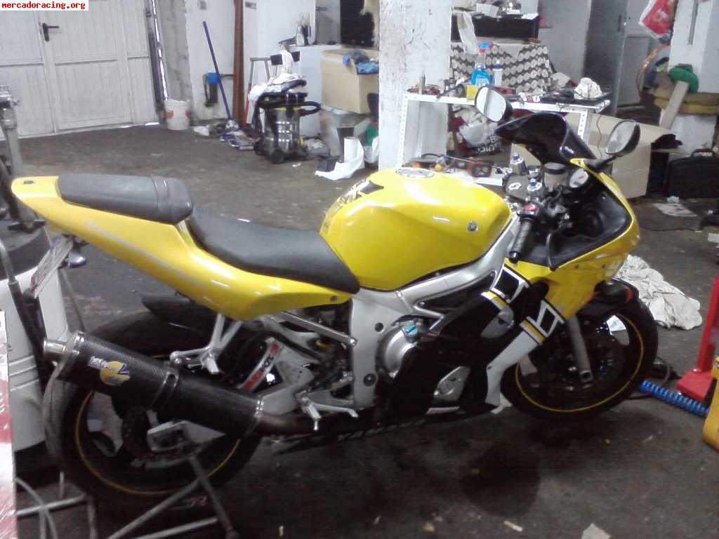 Se vende o se cambia yamaha r6 2001 